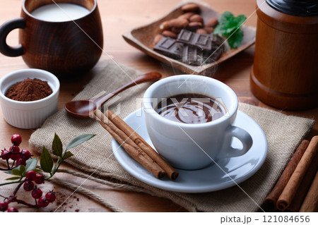 体が温まる ホットココア シナモンの香り 体が温まる ホットココア シナモンの香り 121084656