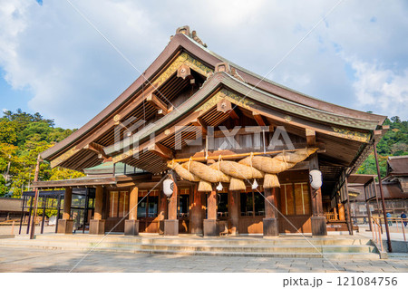 出雲大社の拝殿 121084756