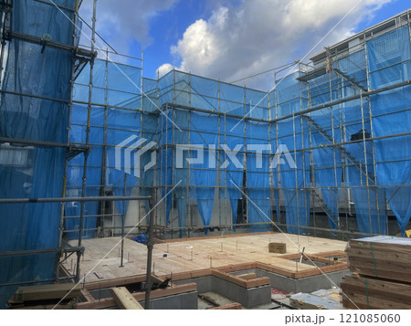 construction site building scaffolding metal structure construction site building scaffolding metal structure 121085060