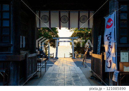 秋の大洗磯前神社　茨城県大洗町 121085890