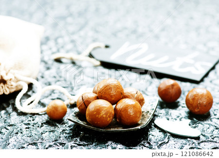 macadamia 121086642
