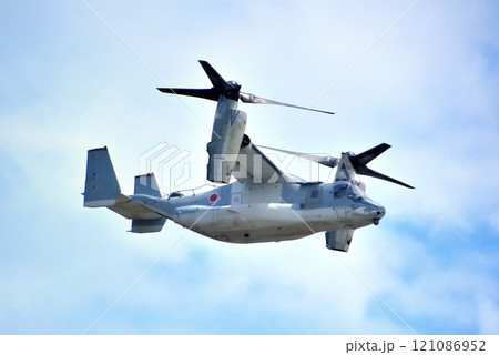 中部・陸上自衛隊・富士学校記念行事・上空に現れたV-22オスプレイ・静岡県小山町(4) 中部・陸上自衛隊・富士学校記念行事・上空に現れたV-22オスプレイ・静岡県小山町(4) 121086952