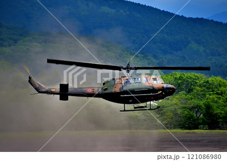 中部・陸上自衛隊・富士学校記念行事・急上昇するUH-1H/J 多用途ヘリコプター・静岡県小山町(3) 中部・陸上自衛隊・富士学校記念行事・急上昇するUH-1H/J 多用途ヘリコプター・静岡県小山町(3) 121086980