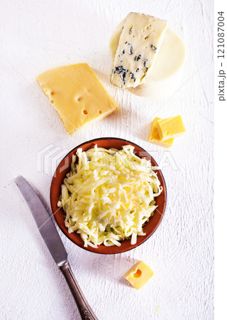 Shredded mozzarella and red cheddar cheese in bowl 121087004