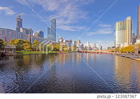 Yarra River and Melbourne skyline, blending architecture and nature in harmony 121087367