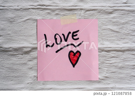The word love written on a post-it or note. 121087858