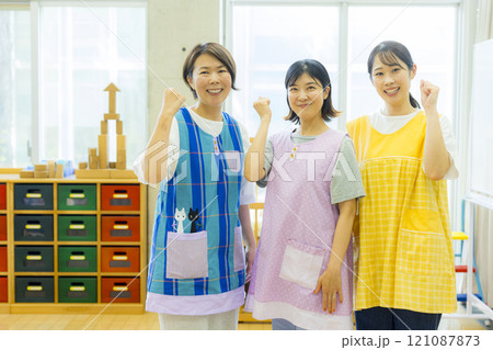 保育士　学童保育イメージ 121087873