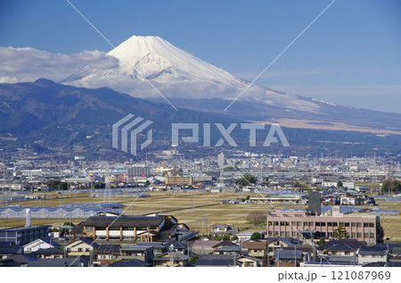 伊豆・韮山城趾から望む冬の富士 伊豆・韮山城趾から望む冬の富士 121087969