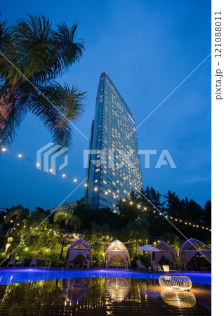 ライトアップされたシーガイア宮崎 121088011