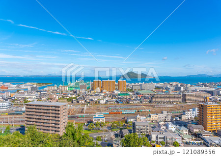 高台から望む高松市街 121089356