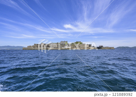 船から見た軍艦島 (端島炭坑) 船から見た軍艦島 (端島炭坑) 121089392