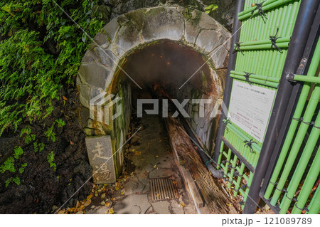 【静岡県熱海市】走り湯・出入口 121089789