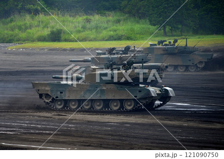 中部・陸上自衛隊・富士学校記念行事・後進中も砲塔を敵に向け続ける90式戦車・静岡県小山町(2) 121090750