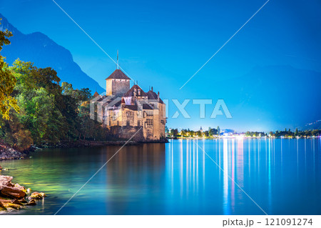 Chillon Castle on Lake Geneva, Switzerland Chillon Castle on Lake Geneva, Switzerland 121091274