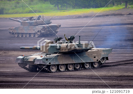 中部・陸上自衛隊・富士学校記念行事・打撃を受けた90式戦車の支援に向かう90式戦車・静岡県小山町 121091719