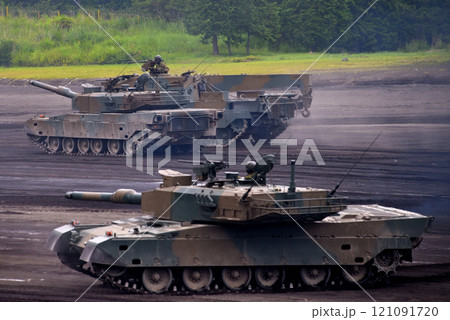 中部・陸上自衛隊・富士学校記念行事・90式戦車回収車の支援と援護を行う90式戦車・静岡県小山町 中部・陸上自衛隊・富士学校記念行事・90式戦車回収車の支援と援護を行う90式戦車・静岡県小山町 121091720