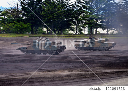 中部・陸上自衛隊・富士学校記念行事・身軽な動きで侵略者を圧倒する10式戦車・静岡県小山町(2) 中部・陸上自衛隊・富士学校記念行事・身軽な動きで侵略者を圧倒する10式戦車・静岡県小山町(2) 121091728