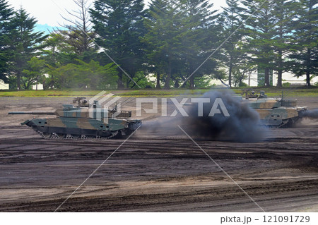 中部・陸上自衛隊・富士学校記念行事・身軽な動きで侵略者を圧倒する10式戦車・静岡県小山町(3) 中部・陸上自衛隊・富士学校記念行事・身軽な動きで侵略者を圧倒する10式戦車・静岡県小山町(3) 121091729