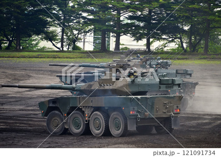 中部・陸上自衛隊・富士学校記念行事・進路を開く地雷処理を援護する16式機動戦闘車・静岡県小山町(1) 121091734