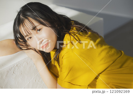 若い女性のビューティーポートレート 121092169