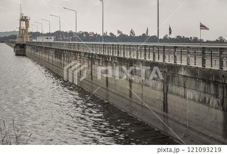 Landscape view of Khun Dan Prakan Chon Dam. 121093219