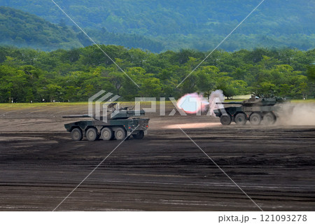 中部・陸上自衛隊・富士学校記念行事・体勢を整えて地雷除去を支援する16式機動戦闘車・静岡県小山町 中部・陸上自衛隊・富士学校記念行事・体勢を整えて地雷除去を支援する16式機動戦闘車・静岡県小山町 121093278