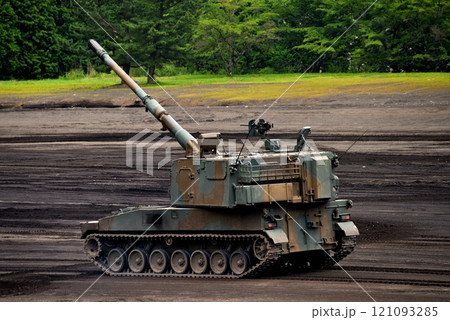 中部・陸上自衛隊・富士学校記念行事・離れた敵を打撃する99式自走155mm榴弾砲・静岡県小山町(1) 121093285