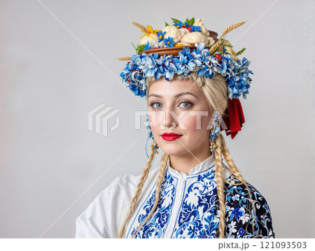 Portrait of a blonde with food on a tray. 121093503