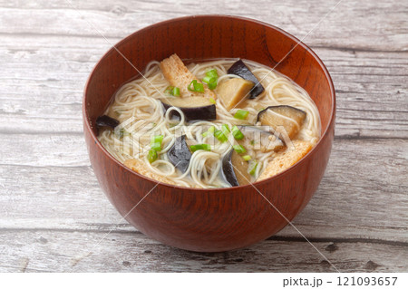味噌汁の煮麺 味噌汁の煮麺 121093657