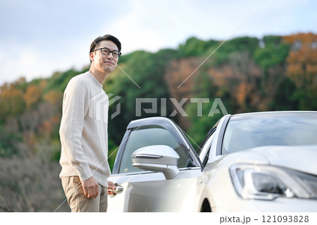 車好きの男性 121093828