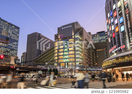 大阪駅のクリスマスイルミネーション (大阪市北区梅田) 121095082