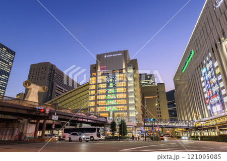 大阪駅のクリスマスイルミネーション (大阪市北区梅田) 大阪駅のクリスマスイルミネーション (大阪市北区梅田) 121095085