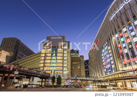 大阪駅のクリスマスイルミネーション (大阪市北区梅田) 121095087