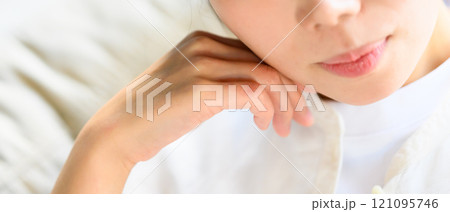 スタジオで撮影された人物ポートレートのコレクション スタジオで撮影された人物ポートレートのコレクション 121095746