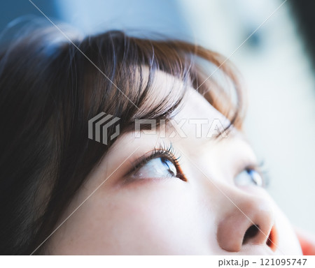 スタジオで撮影された人物ポートレートのコレクション 121095747