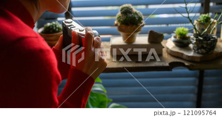 スタジオで撮影された人物ポートレートのコレクション 121095764