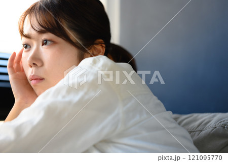 スタジオで撮影された人物ポートレートのコレクション スタジオで撮影された人物ポートレートのコレクション 121095770