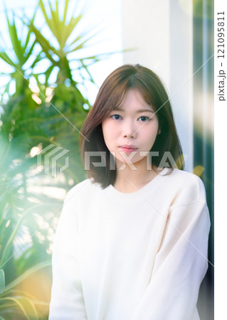 スタジオで撮影された人物ポートレートのコレクション スタジオで撮影された人物ポートレートのコレクション 121095811