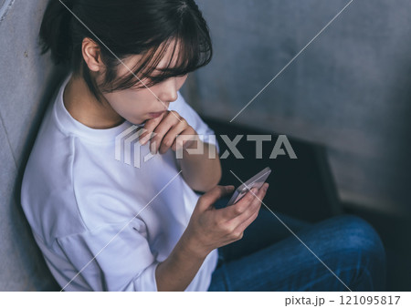 スタジオで撮影された人物ポートレートのコレクション 121095817