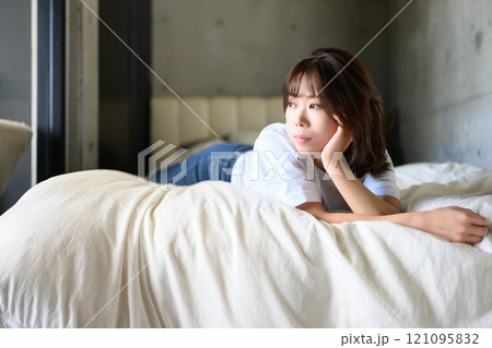 スタジオで撮影された人物ポートレートのコレクション スタジオで撮影された人物ポートレートのコレクション 121095832