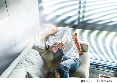 スタジオで撮影された人物ポートレートのコレクション 121095851