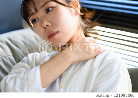 スタジオで撮影された人物ポートレートのコレクション スタジオで撮影された人物ポートレートのコレクション 121095860