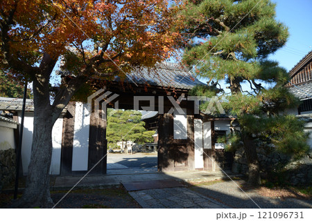 聖衆来迎寺 山門 滋賀県大津市比叡辻 聖衆来迎寺 山門 滋賀県大津市比叡辻 121096731