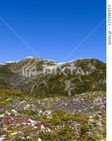 北横岳・坪庭付近から見る山並みの絶景(冬景色) 北横岳・坪庭付近から見る山並みの絶景(冬景色) 121096853