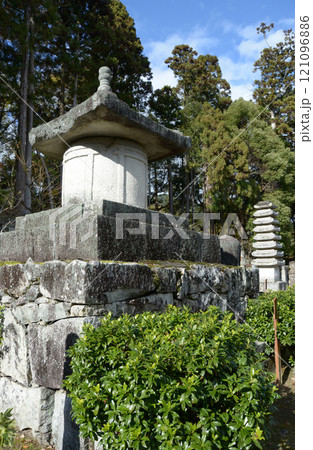 比叡山里坊 桓武天皇供養塔 滋賀県大津市坂本 比叡山里坊 桓武天皇供養塔 滋賀県大津市坂本 121096886