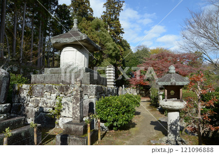比叡山里坊 桓武天皇供養塔 滋賀県大津市坂本 比叡山里坊 桓武天皇供養塔 滋賀県大津市坂本 121096888