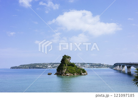 古宇利島近くの小さい島 121097185