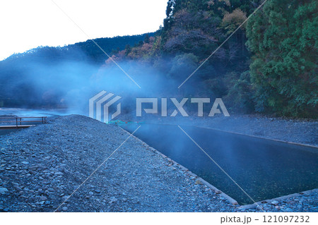 【川湯温泉 (仙人風呂)(明け方)】 和歌山県田辺市本宮町川湯 121097232
