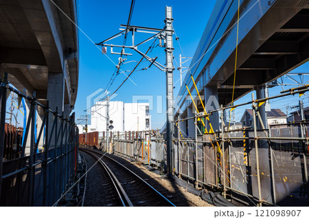 鉄道と建設中の高架橋 東京都 東村山駅周辺 2024.11 a-1 鉄道と建設中の高架橋 東京都 東村山駅周辺 2024.11 a-1 121098907