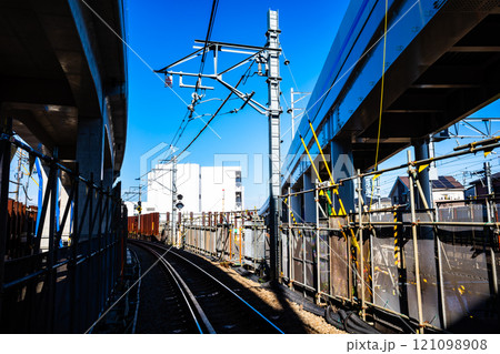 鉄道と建設中の高架橋 東京都 東村山駅周辺 2024.11 a-2 高彩度コントラスト 鉄道と建設中の高架橋 東京都 東村山駅周辺 2024.11 a-2 高彩度コントラスト 121098908